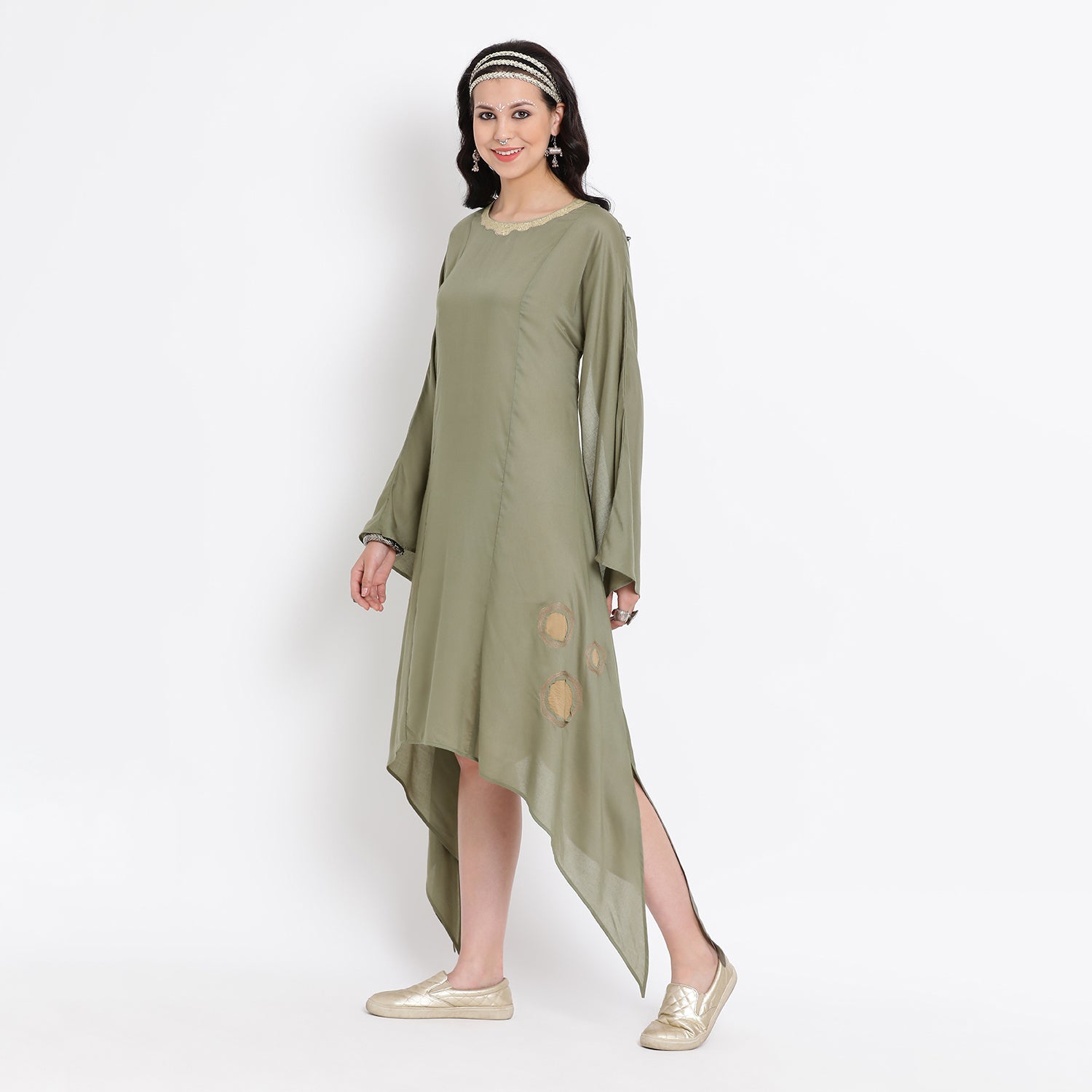 Olive viscose kaftan with embroidery at neck