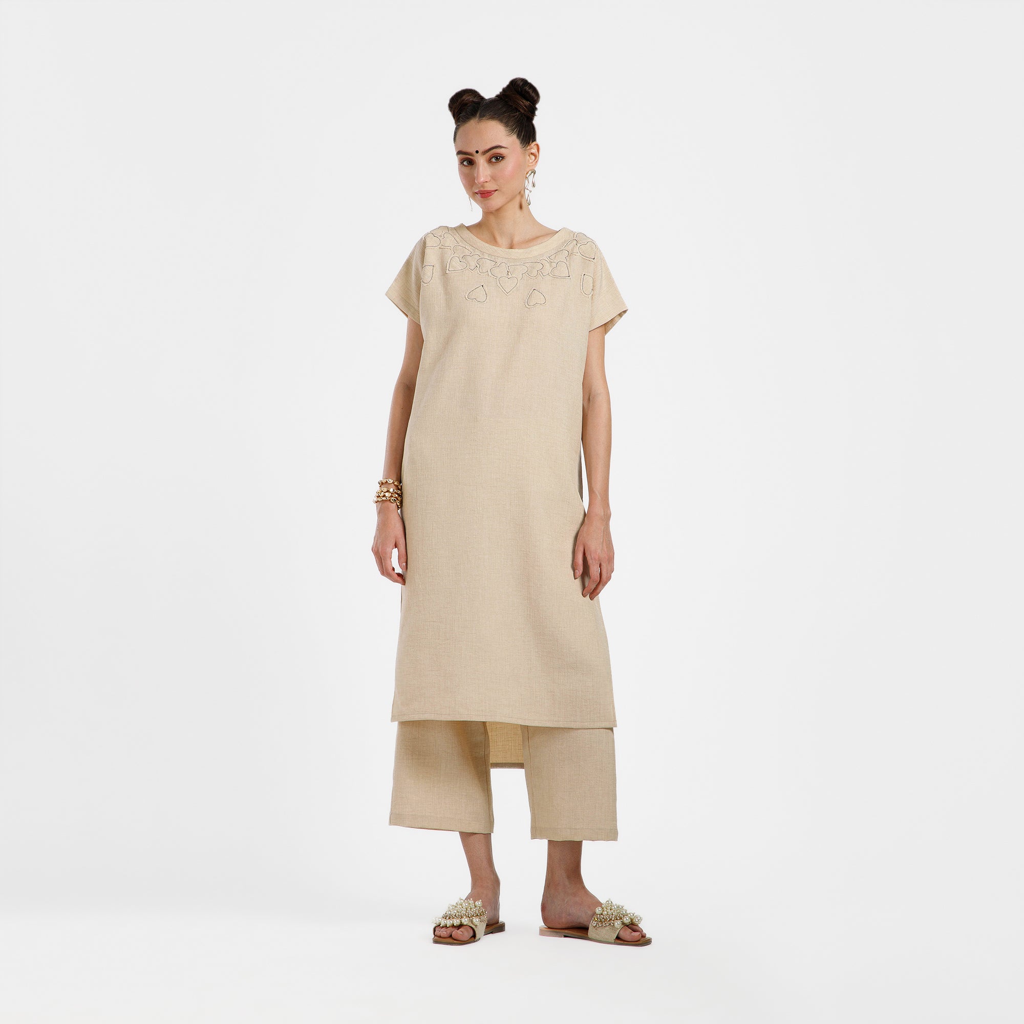 Off White Cotton Slub Linen Textured Kurta With Heart Neck Patch