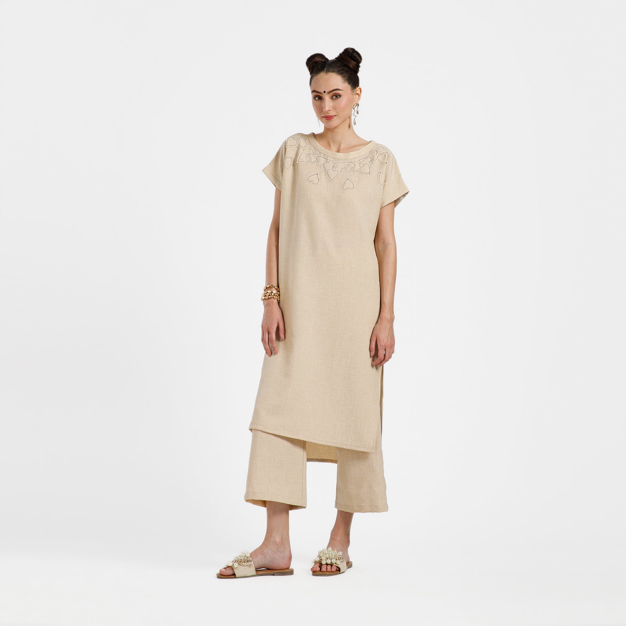 Off White Cotton Slub Linen Textured Kurta With Heart Neck Patch