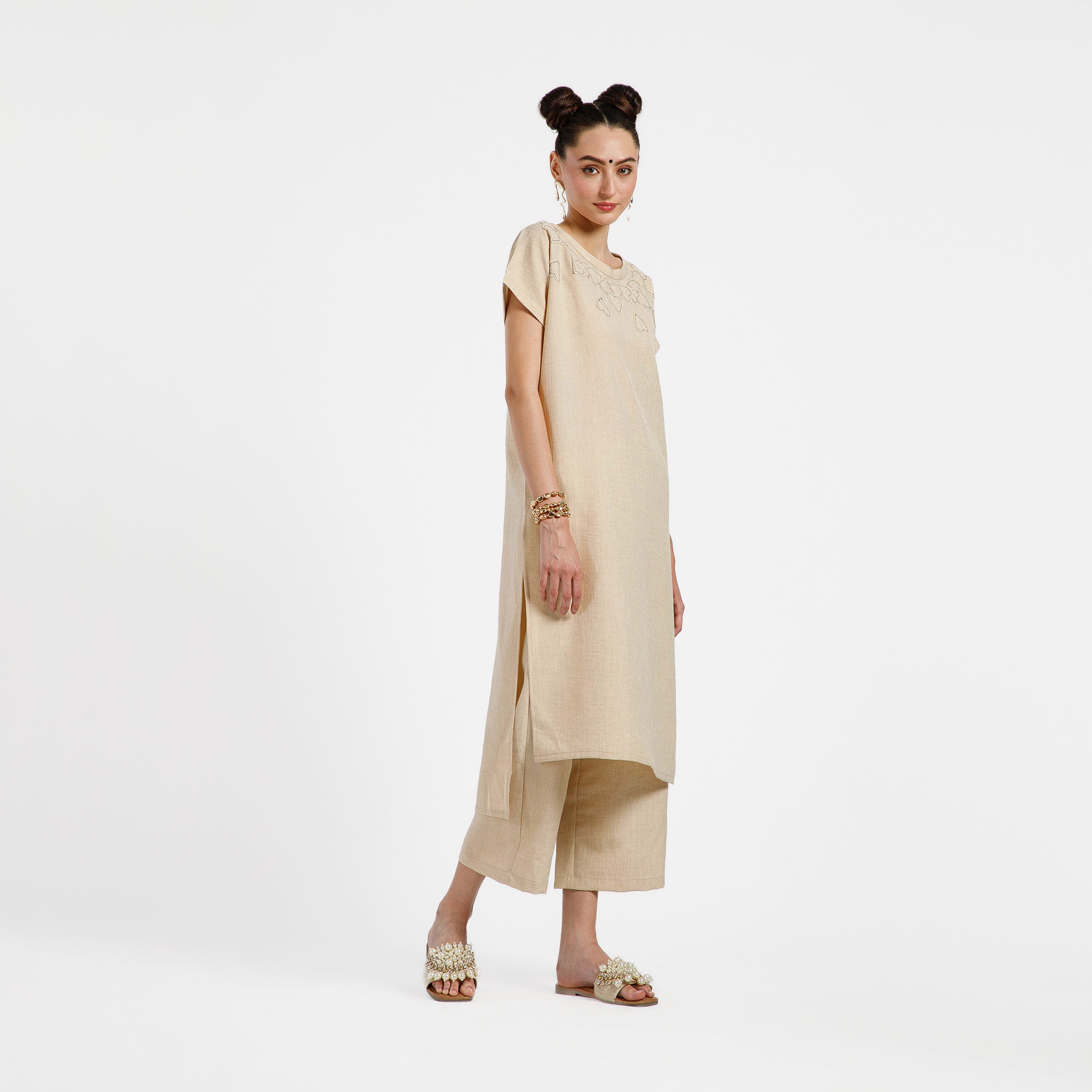 Off White Cotton Slub Linen Textured Kurta With Heart Neck Patch