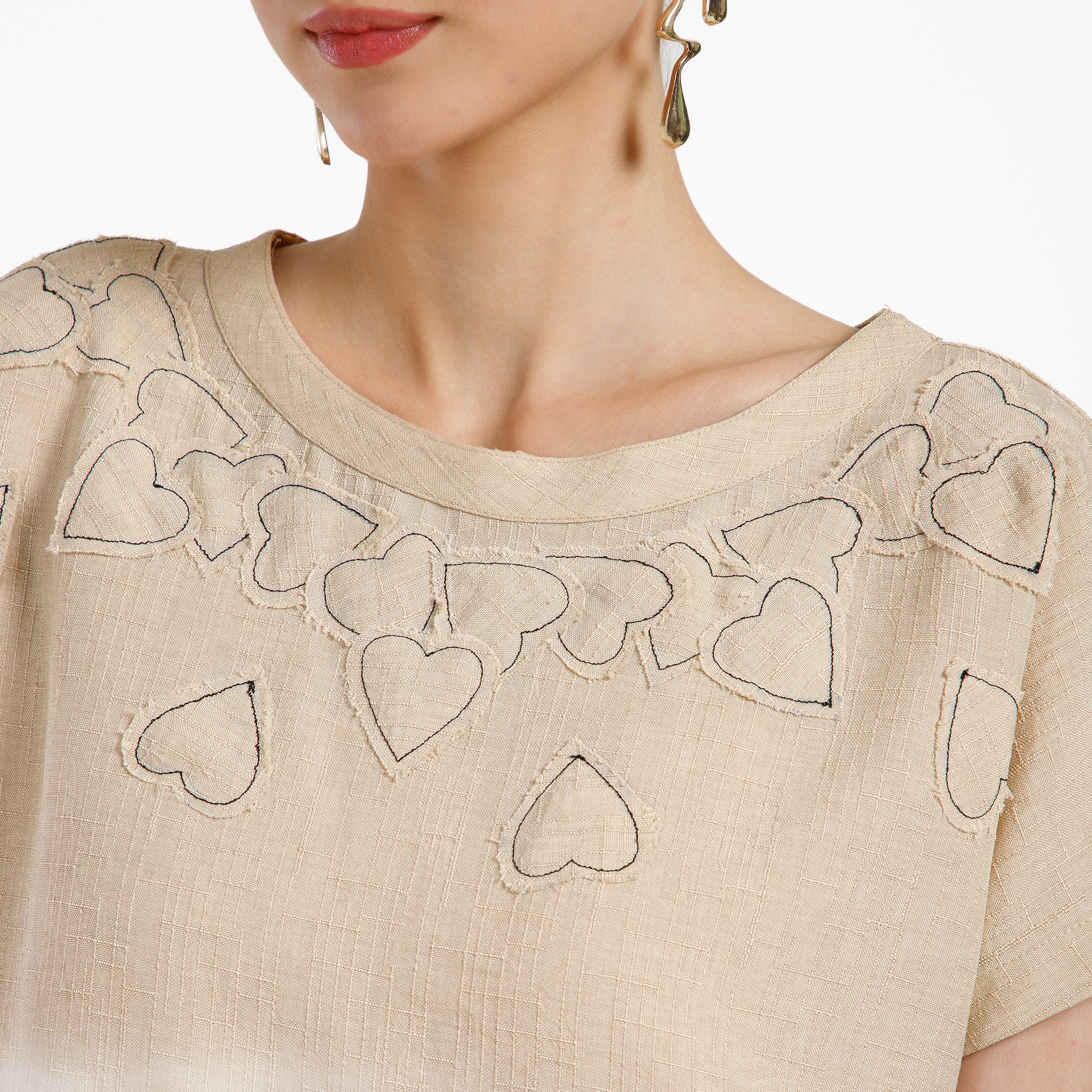 Off White Cotton Slub Linen Textured Kurta With Heart Neck Patch