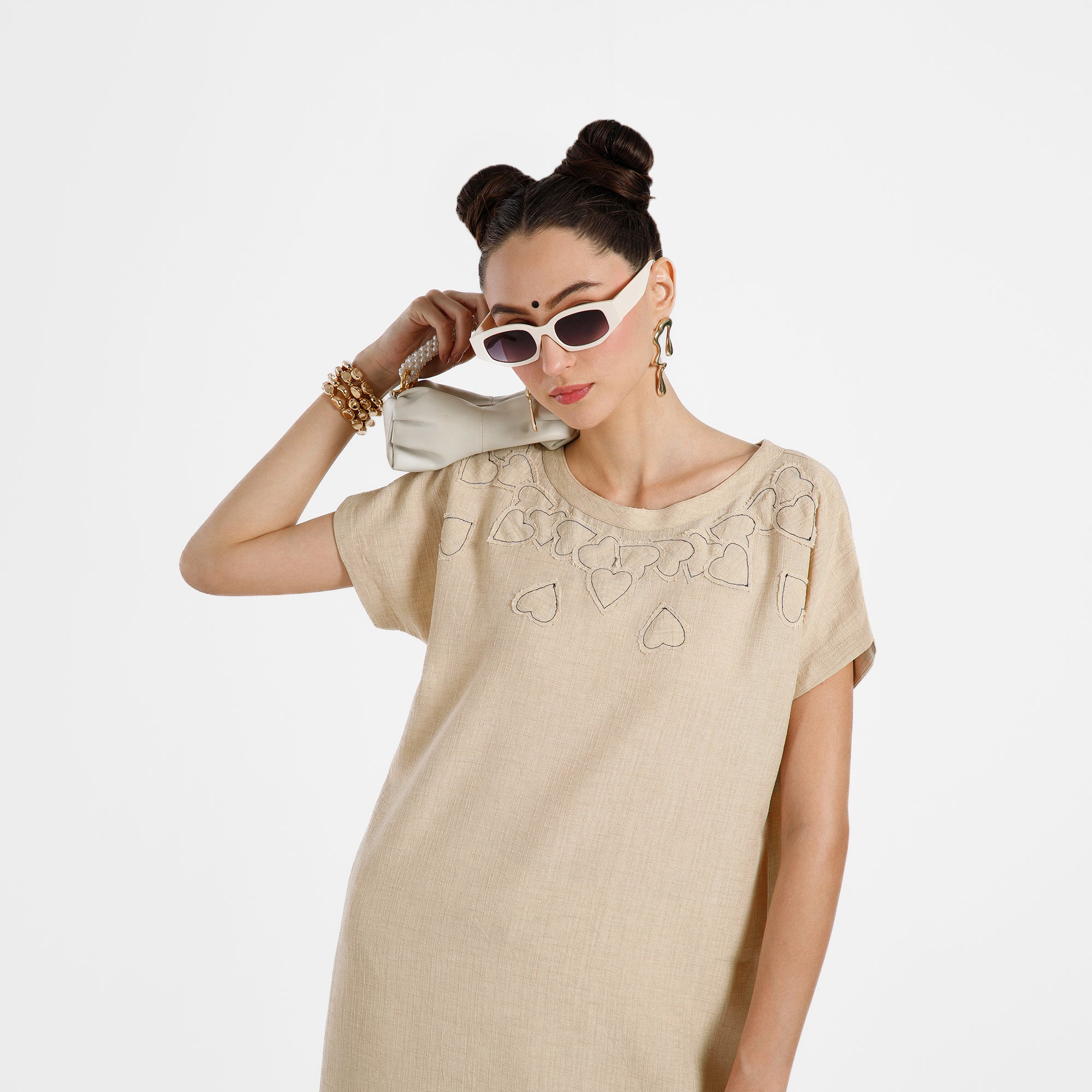 Off White Cotton Slub Linen Textured Kurta With Heart Neck Patch