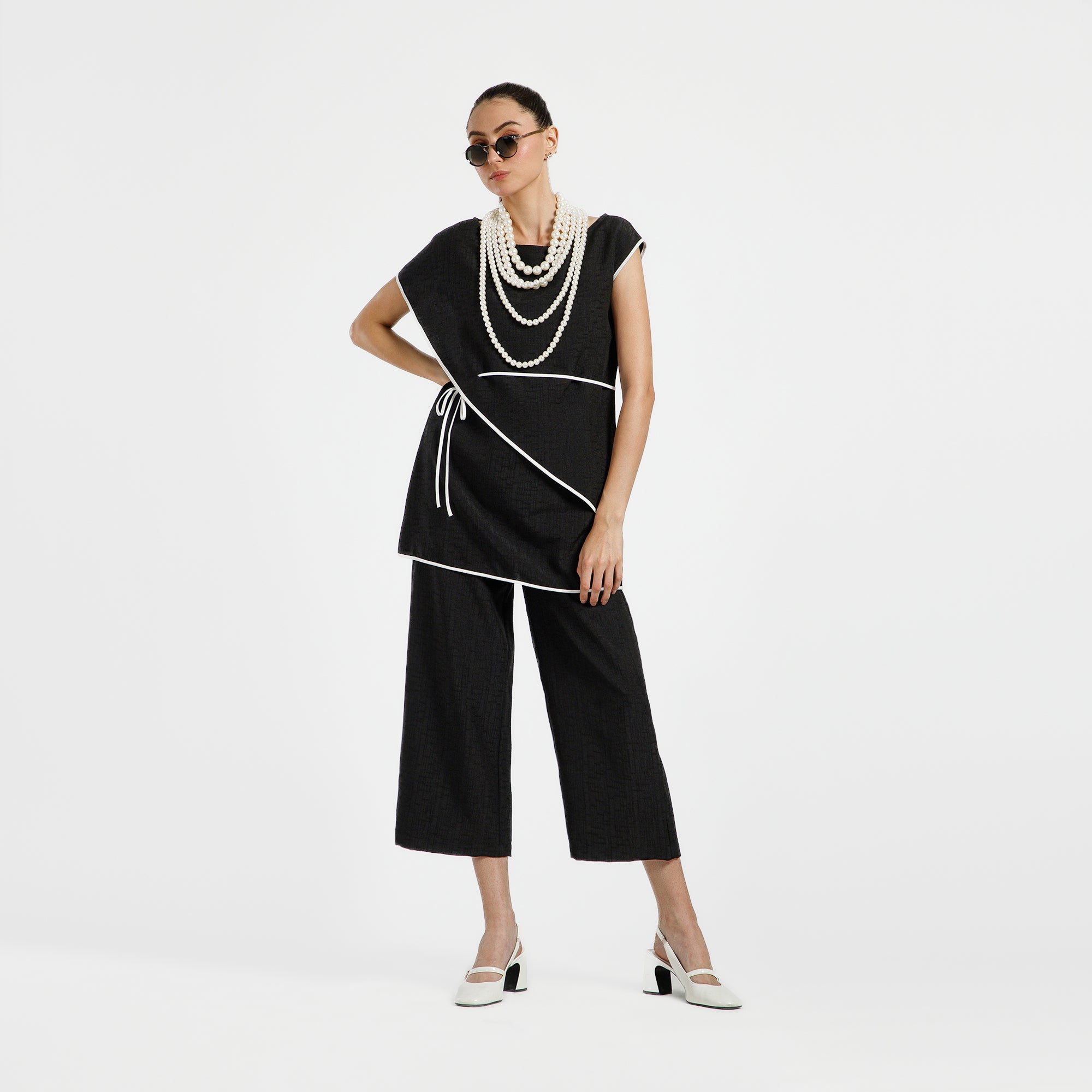Black Cotton Slub Linen Top With White Piping