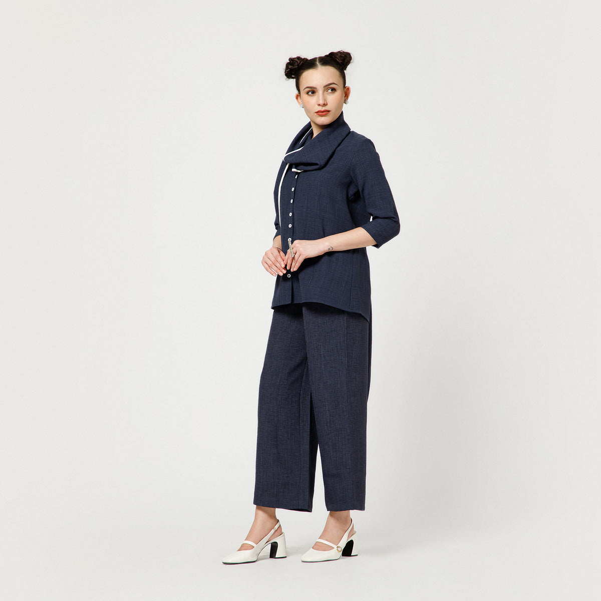 Blue Slub Linen Draped Top With White Piping