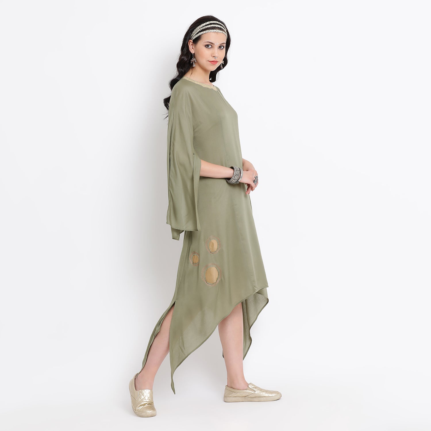 Olive viscose kaftan with embroidery at neck