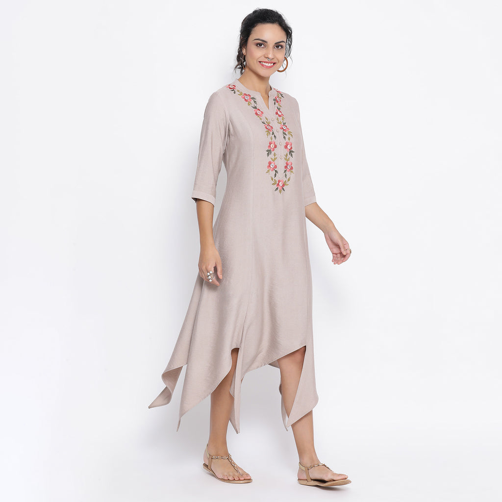 Beige triangle dress with button embroidery