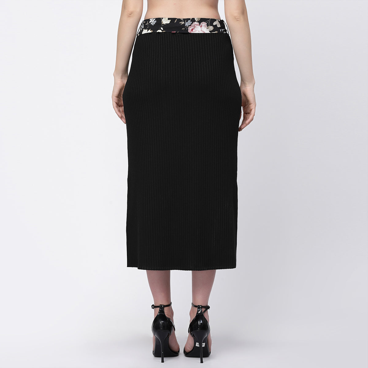 Ribbed Straight Skirt With Slits & Printed Belt
